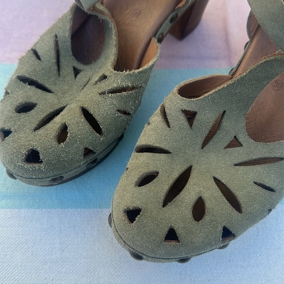 Eric Michael Nova EU 39 Leather Cutout Closed Toe Ankle Strap Wood Stud Sandals - Picture 6 of 9